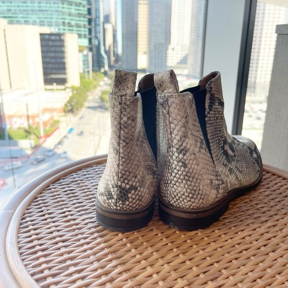 Lucky Brand Haylia Western Snake Print Round Toe Ankle Boots Size 8.5 - Picture 2 of 4